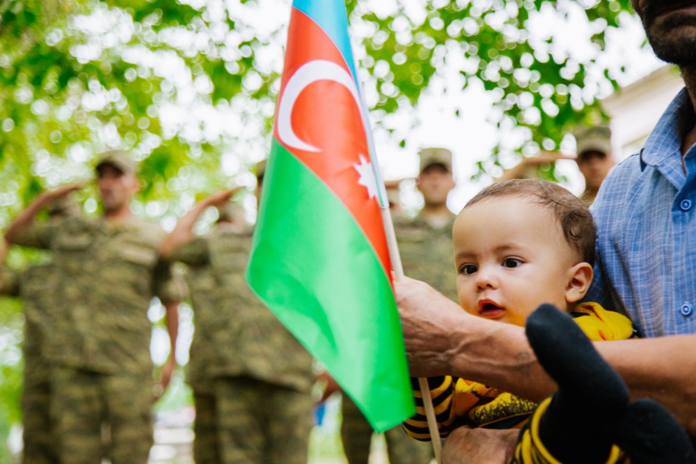 Şəhid övladları "Əsgərə salam" layihəsində - FOTO